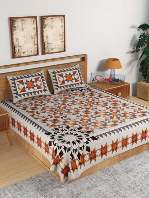 

eCraftIndia Off White & Orange Geometric 180 TC King Bedsheet with 2 Pillow Covers