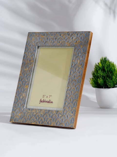 

Fabindia Grey & Brown Embossed Wooden Table Photo Frame