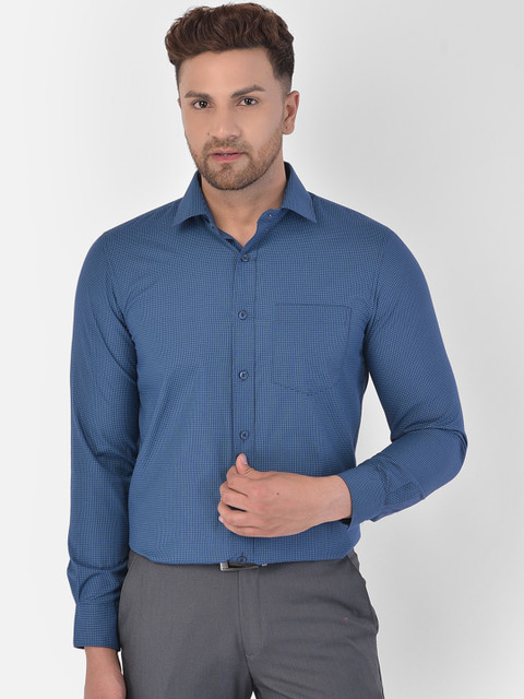 

COBB Men Blue Checked Casual Shirt