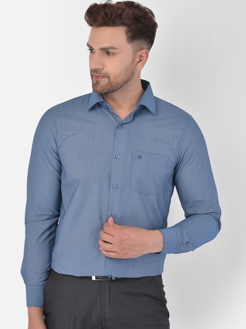 

COBB Men Blue Checked Formal Shirt