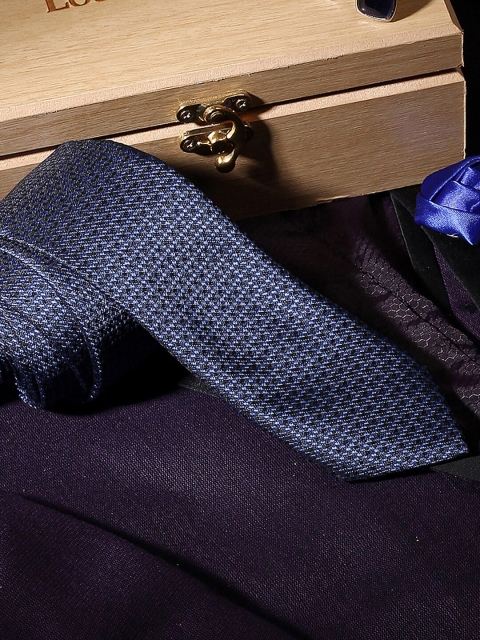 

LOUIS STITCH Men Blue Woven Design Broad Tie