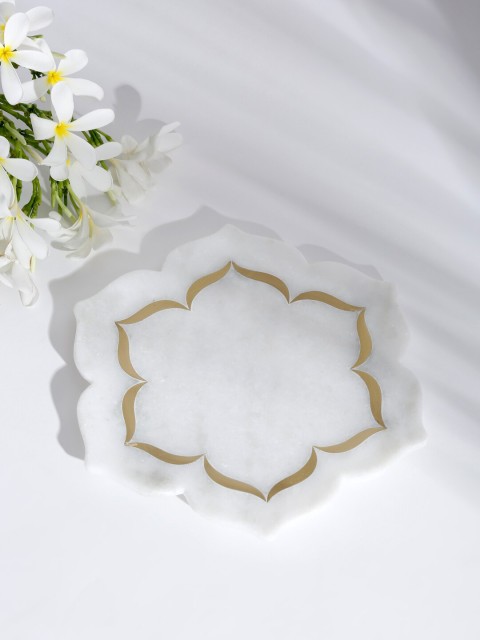 

Fabindia White & Gold-Toned Marble Lotus Shaped Medium Platter