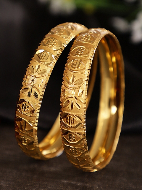 

Shining Diva Set Of 2 Gold-Plated Bangles