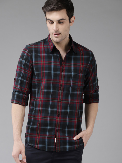 The Roadster Lifestyle Co Men Maroon & Navy Blue Regular Fit Checked Casual Shirt
