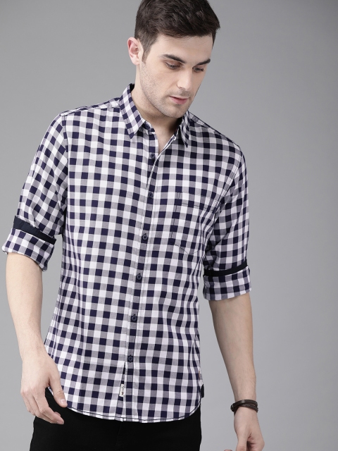 Roadster Men Navy Blue & White Checked Pure Cotton Casual Shirt