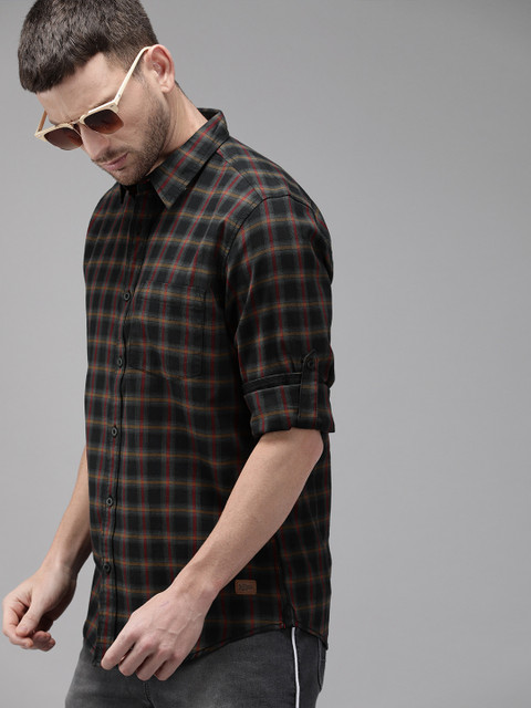 Roadster Men Black & Maroon Regular Fit Checked Casual Shirt