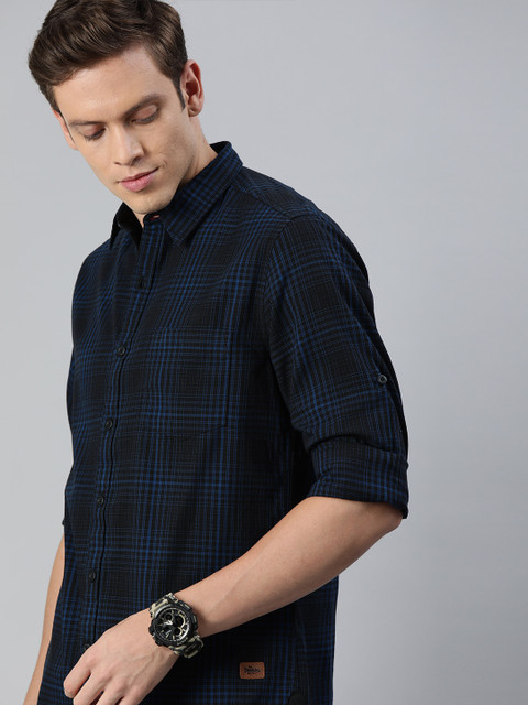 Roadster Men Black & Blue Regular Fit Checked Casual Shirt