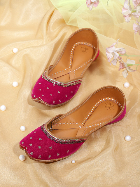 House of Pataudi Women Pink & Gold-Toned Woven Design Handcrafted Mojaris