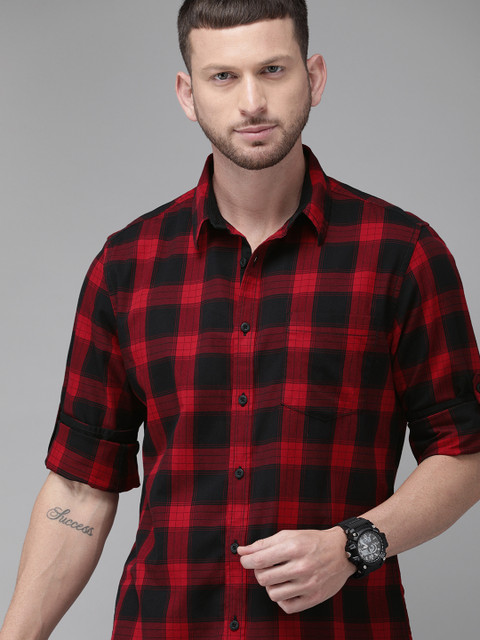 Roadster Men Red & Black Regular Fit Checked Casual Shirt