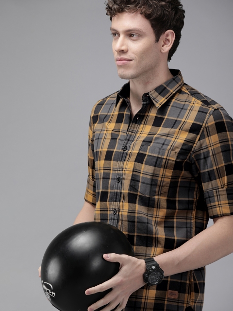 Roadster Men Yellow & Black Slim Fit Checked Casual Shirt