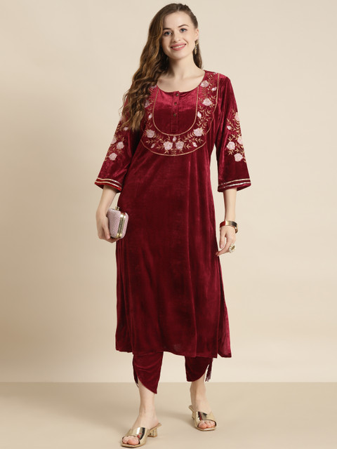 Shae by SASSAFRAS Women Maroon & Gold-Toned Floral Embroidered Velvet Kurta - Image 5