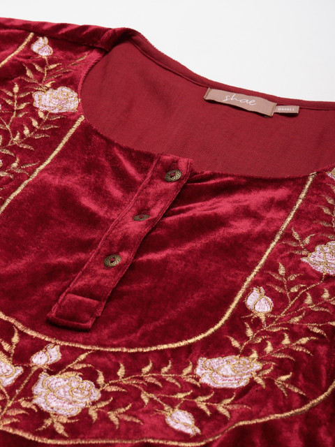 Shae by SASSAFRAS Women Maroon & Gold-Toned Floral Embroidered Velvet Kurta - Image 2