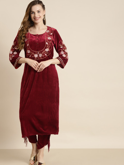 Shae by SASSAFRAS Women Maroon & Gold-Toned Floral Embroidered Velvet Kurta