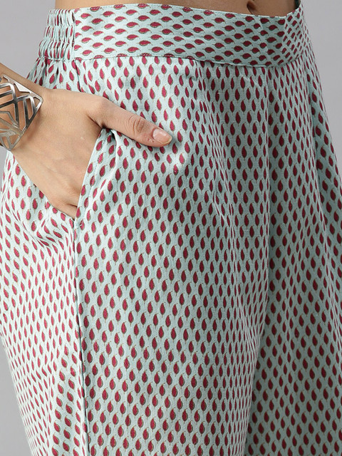 SHOWOFFFF Women Blue Floral Printed Sequinned Kurta with Trousers & With Dupatta - Image 3