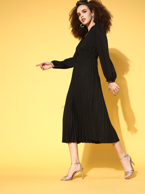 plusS Women Black Solid Vacay Attire - Image 3