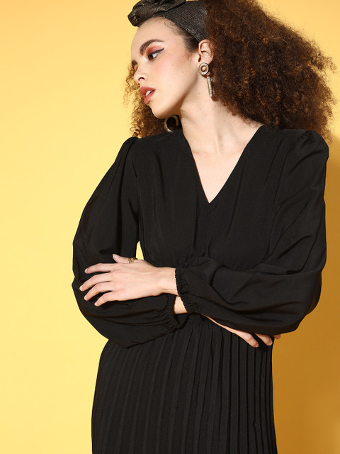 plusS Women Black Solid Vacay Attire - Image 4