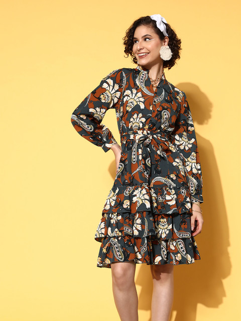 plusS Women Attractive Charcoal Floral Vacay Attire - Image 2