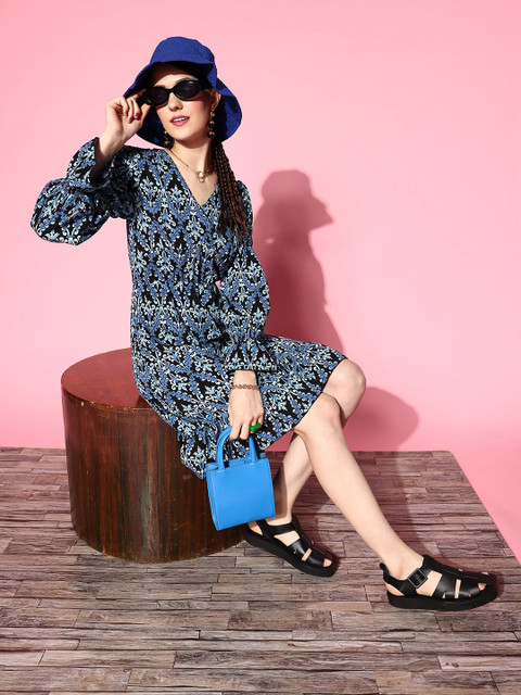 plusS Women Stunning Black Ethnic Motifs Vacay Attire