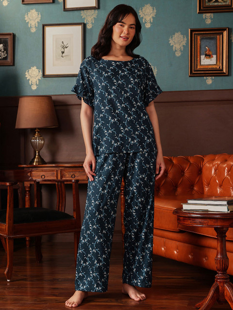 Clovia Women Teal & White Printed Night suit