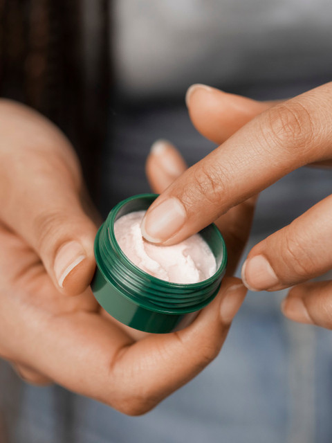 THE BODY SHOP Nude Strawberry Lip Butter 8.5g - Image 3