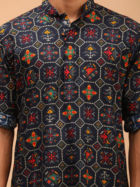 VASTRAMAY Men Navy Blue & Yellow Ethnic Motifs Cotton Printed Kurta - Image 2