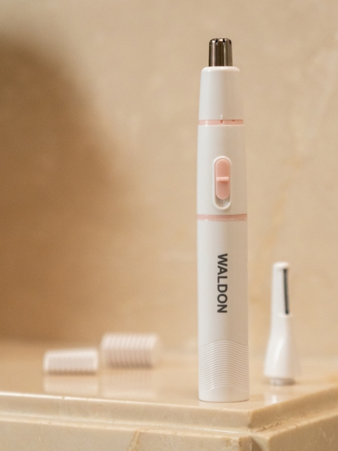 Waldon Women ES-520 Cordless Nose Trimmer - Image 5