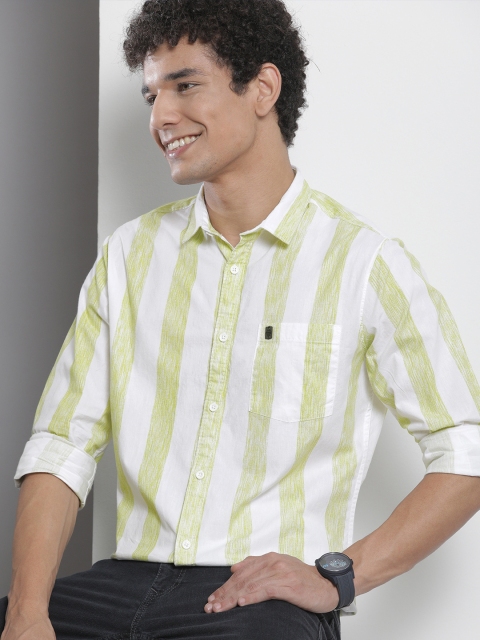 The Indian Garage Co Men White & Green Striped Pure Cotton Casual Shirt