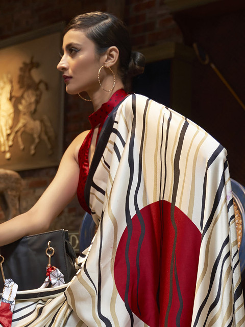 Mitera Off White & Red Printed Crepe Saree - Image 3