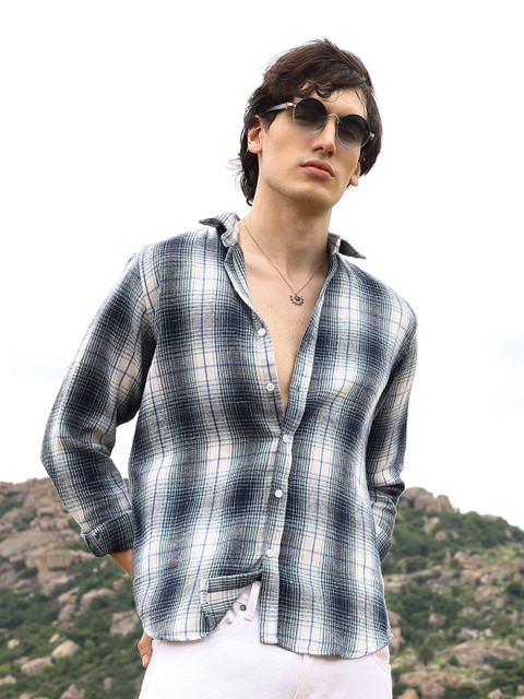 Campus Sutra Men Comfort Opaque Checked Casual Shirt