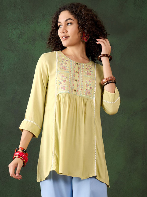 Sangria X fwd Women Floral Embroidered Round Neck Top