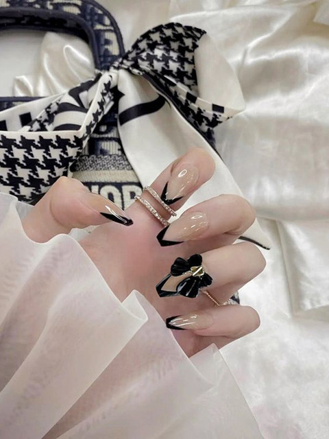 The Pink Truck Set Of 24 Bow Design Artificial Reusable Nails With Glue - Black