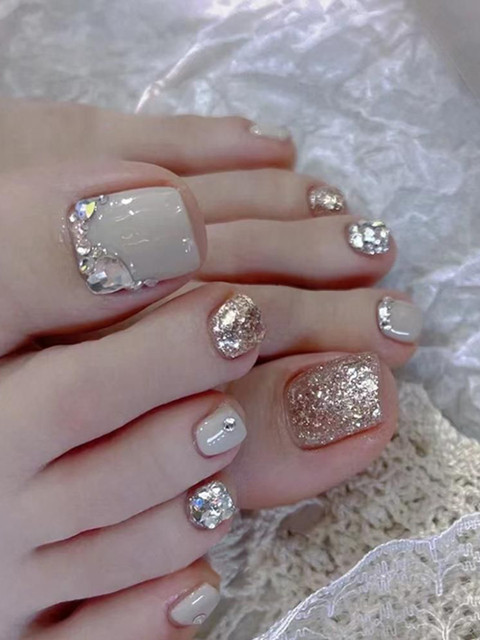 The Pink Truck Set of 24 Artificial Reusable Toe Nails With Swarovski Design