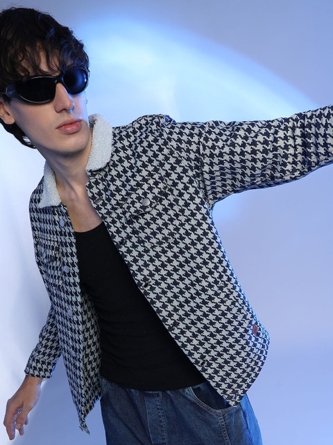 Campus Sutra Men Checked Lightweight Jacket