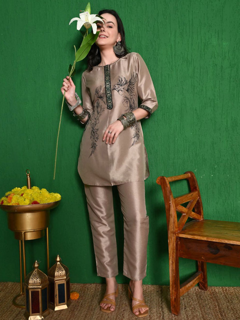 Sangria Printed Round Neck Top With Trousers