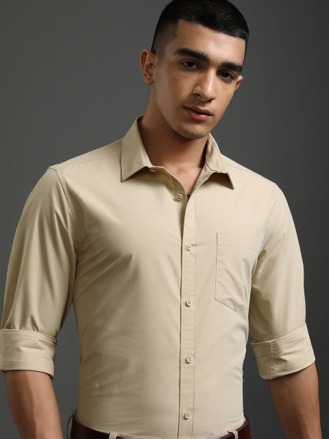 HIGHLANDER Men Spread Collar Solid Cotton Slim Fit Formal Shirt