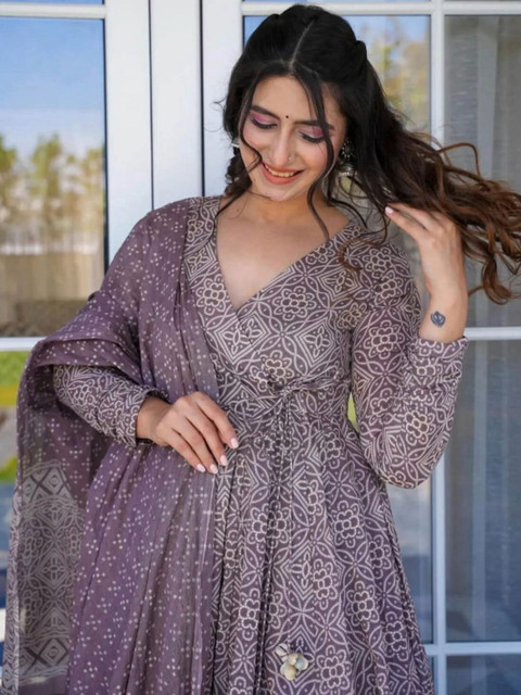 MANOJAVA Bandhani Printed V-Neck Angrakha Pure Cotton Kurta With Palazzos And Dupatta - Image 2
