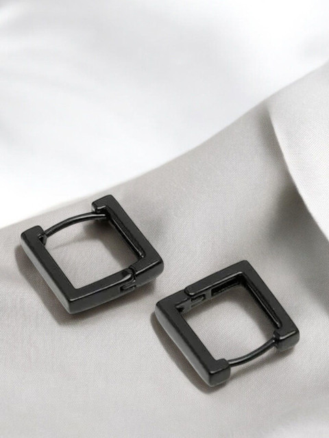 The Roadster Lifestyle Co Men Square Hoop Earrings