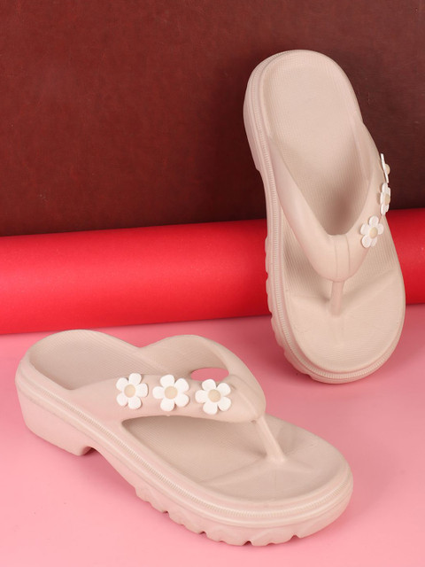 The Roadster Lifestyle Co Women Floral Self Design Thong Flip Flops