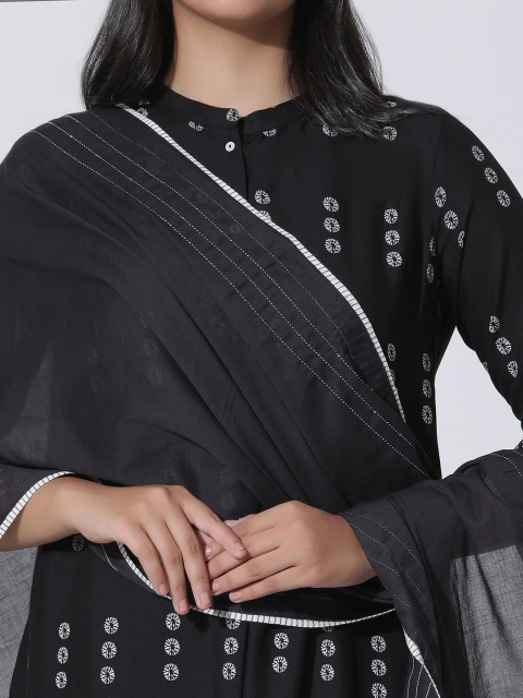 W Embroidered Cotton Dupatta With Kantha Work - Image 2