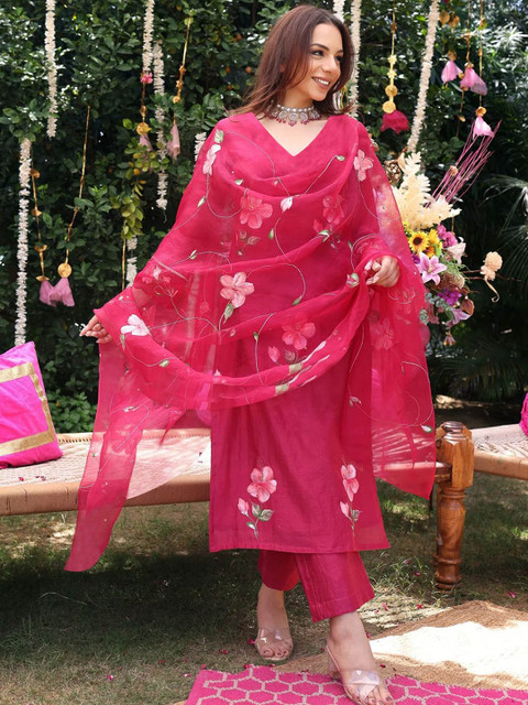 GoSriKi Women Floral Printed Regular Kurta with Trousers & With Dupatta