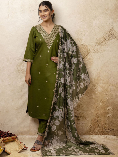 VredeVogel Women Floral Embroidered Regular Kurta with Trousers & With Dupatta