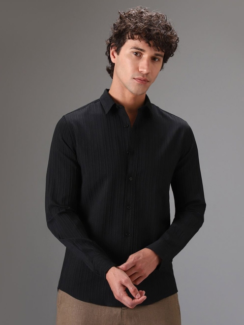Banana Club Men Textured Classic Slim Fit Casual Shirt