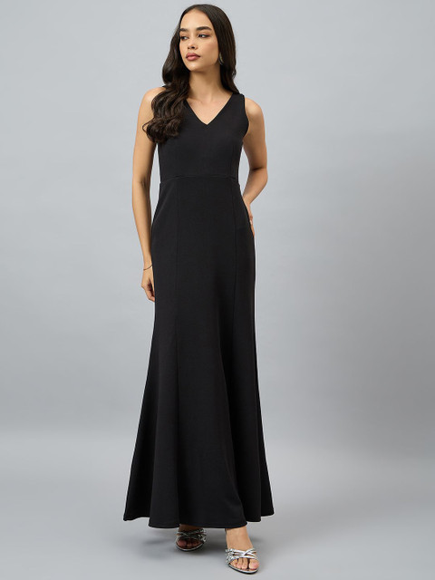 COLOR CAPITAL V-Neck Maxi Dress