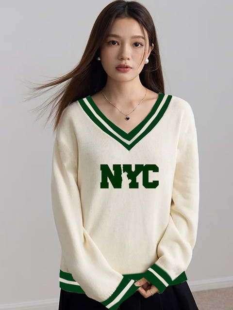 Genzy Women Typography Printed V-Neck T-shirt