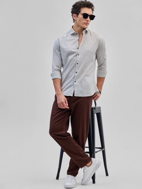 Snitch Men Smart Spread Collar Micro Checked Cotton Casual Shirt - Image 2