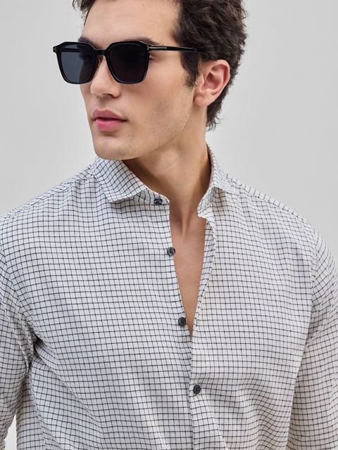 Snitch Men Smart Spread Collar Micro Checked Cotton Casual Shirt - Image 3