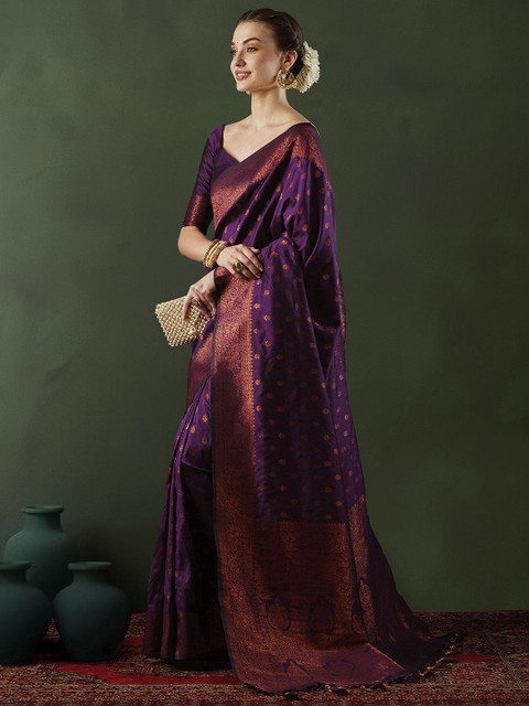 Sangria Woven Design Banarasi Saree With Blouse Piece - Image 3