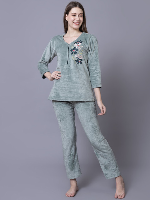 AVYAY Women Woollen Night suit