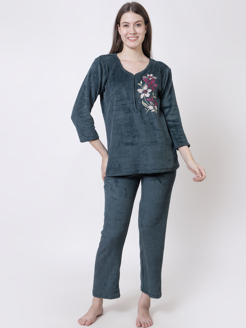 AVYAY Women Floral Printed Woolen Night suit