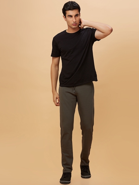 beevee Men Solid Cotton Stretchable Regular Fit Track Pant - Image 4